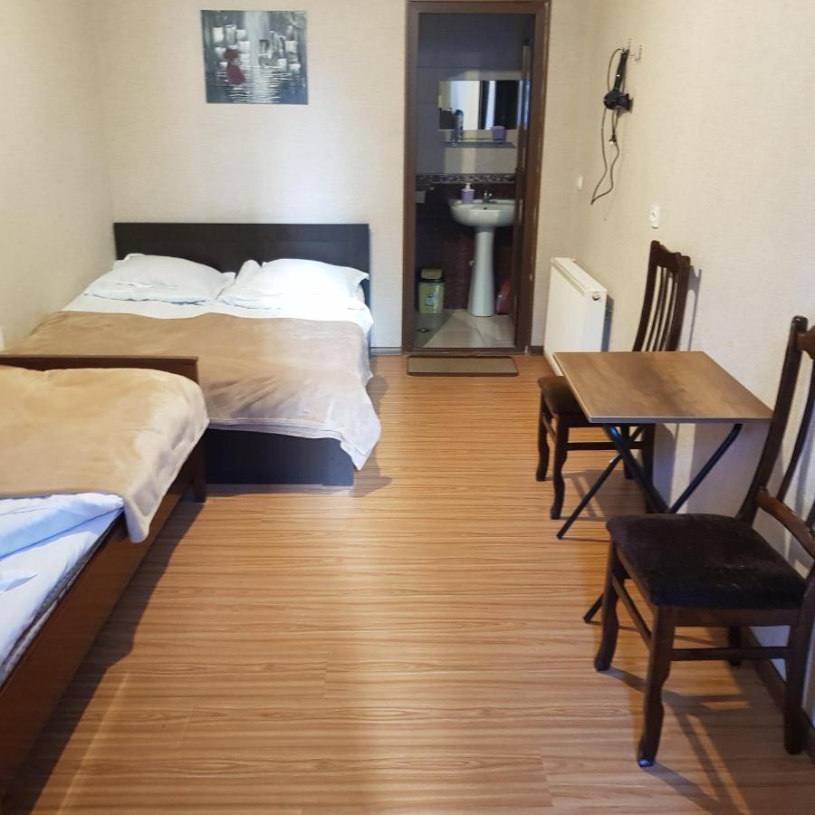 Guesthouse Gia ティビリシ エクステリア 写真